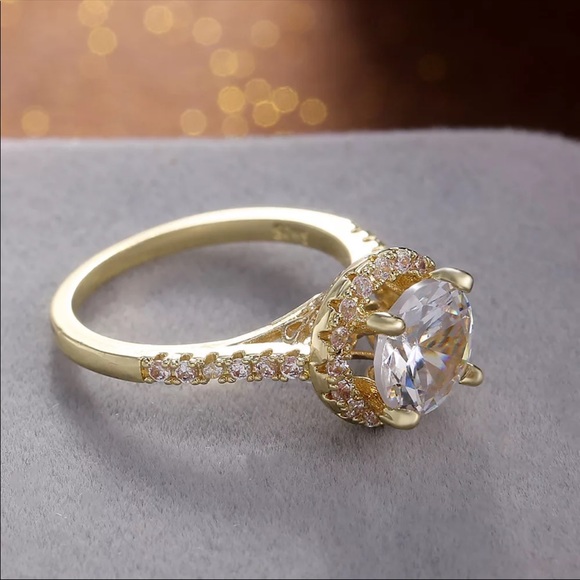 New Women’s Yellow Gold Gorgeous Wedding Ring - Picture 3 of 6